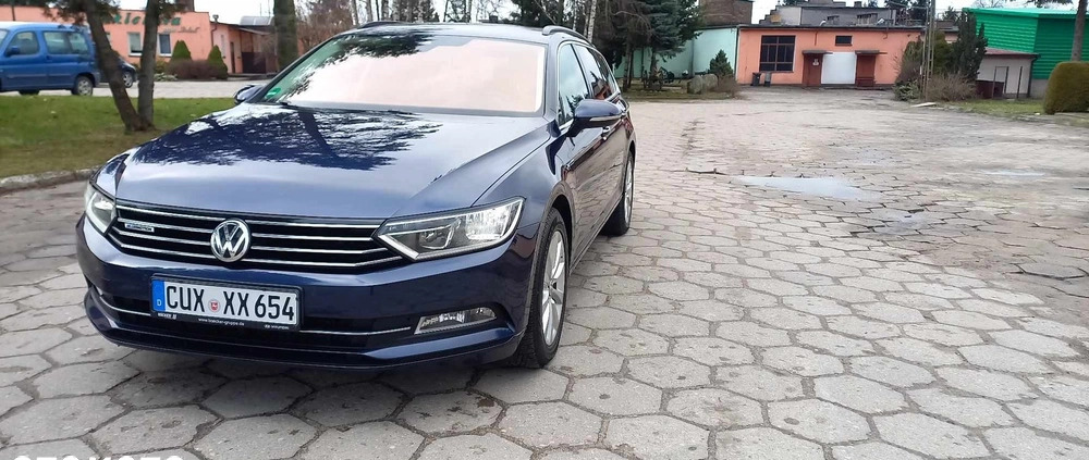 Volkswagen Passat cena 57800 przebieg: 232000, rok produkcji 2017 z Lubawa małe 596